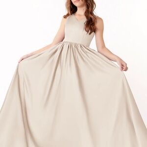 AZAZIE HATHAWAY JUNIOR Stretch
White Alabaster A-Line Bow Stretch Satin Dress